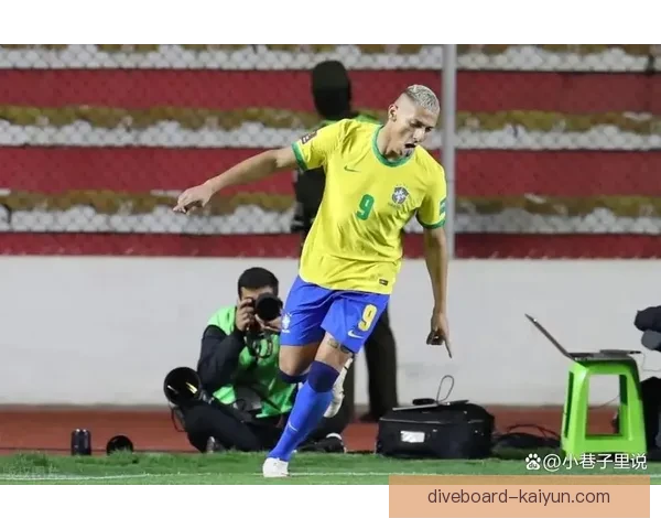 理查利森在巴西国家队的表现持续提升，备受关注。